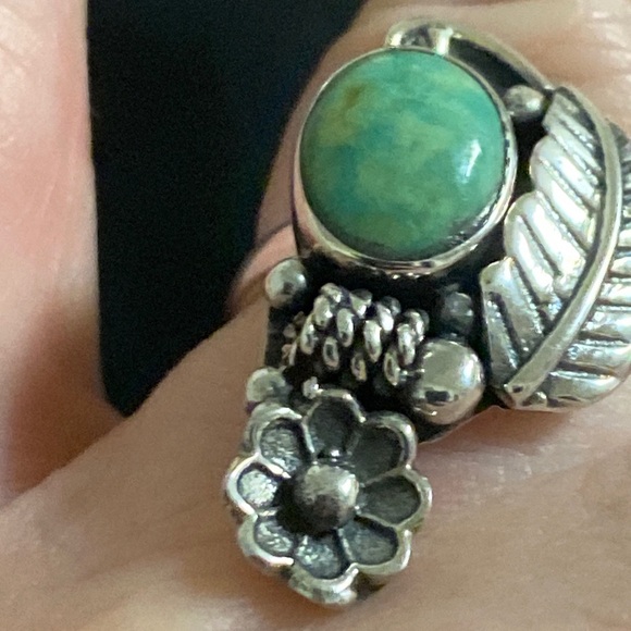 Turquoise Sterling Silver Southwest Design size 8 Ring - Picture 5 of 7